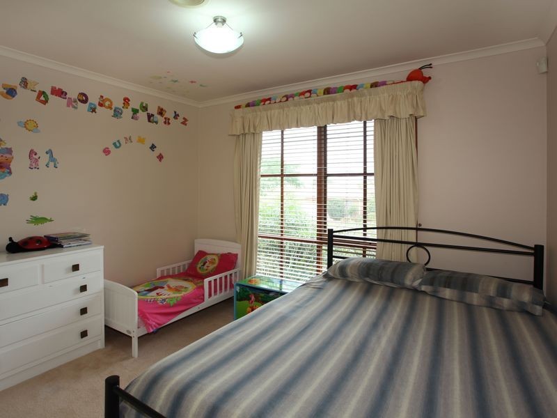 17 Jarryd Crescent, Berwick VIC 3806