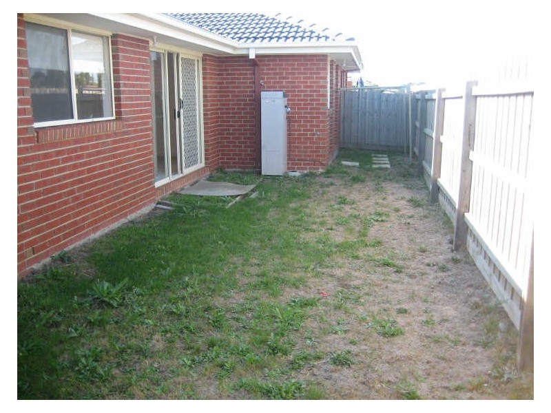 12/21 Merrijig Avenue, Cranbourne VIC 3977