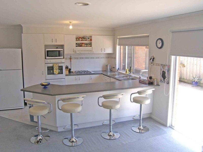 10 Hartsmere Drive, Berwick VIC 3806