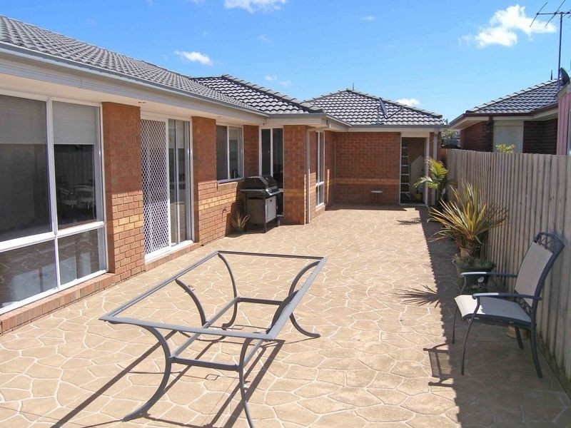 10 Hartsmere Drive, Berwick VIC 3806