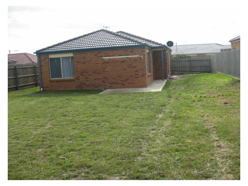 25 Nyarrin Place, Cranbourne VIC 3977