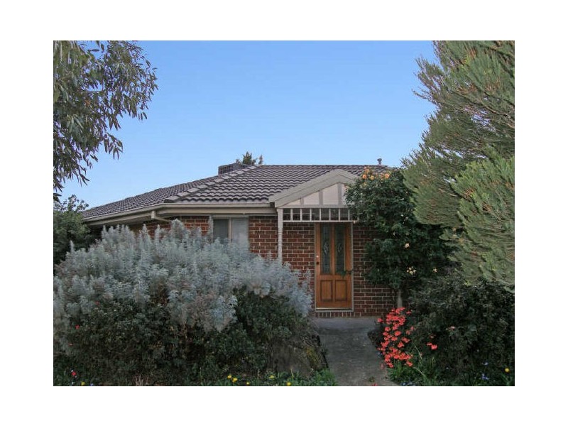 2 Bellevue Drive, Berwick VIC 3806