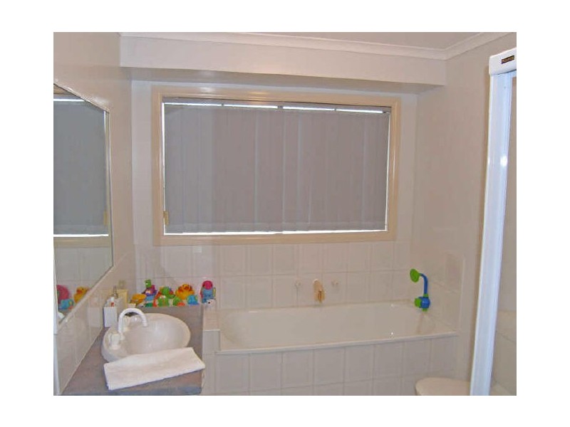 2 Bellevue Drive, Berwick VIC 3806