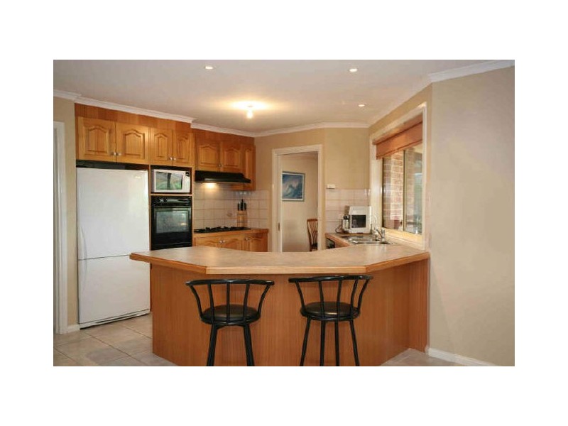 9 Stradbroke Close, Berwick VIC 3806