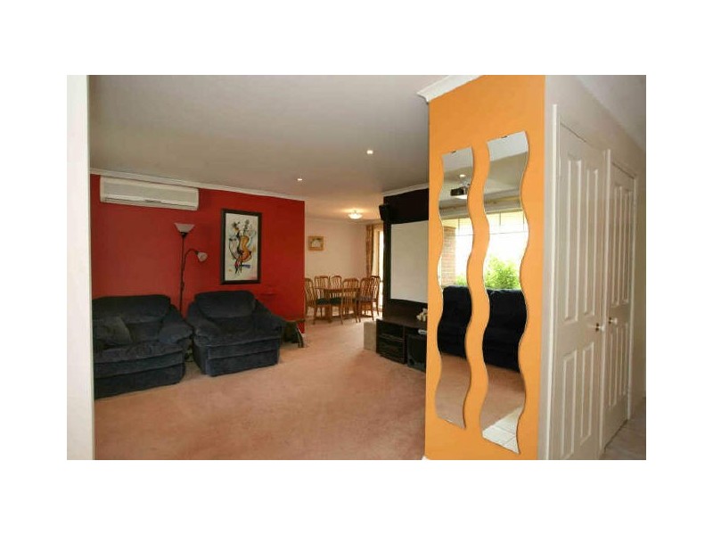 9 Stradbroke Close, Berwick VIC 3806