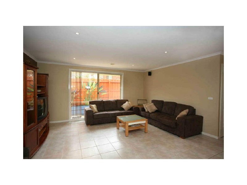 9 Stradbroke Close, Berwick VIC 3806