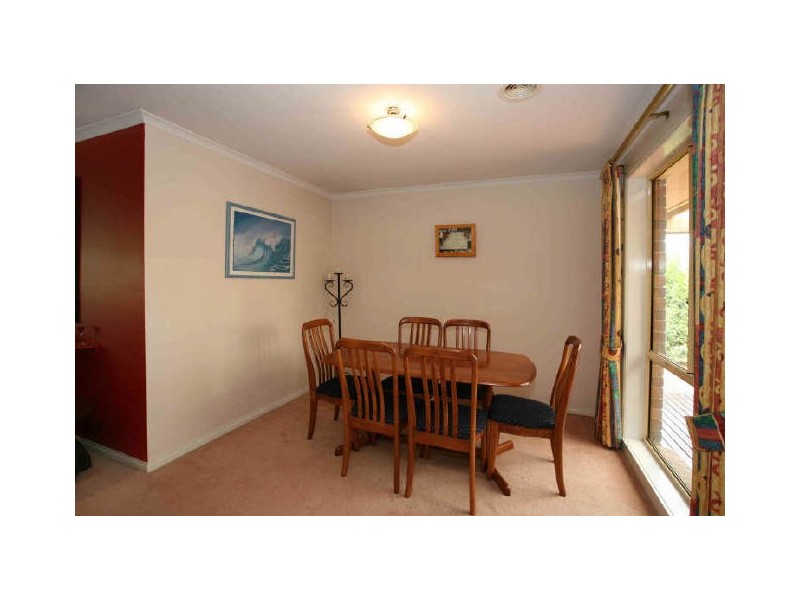 9 Stradbroke Close, Berwick VIC 3806