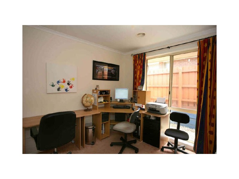 9 Stradbroke Close, Berwick VIC 3806