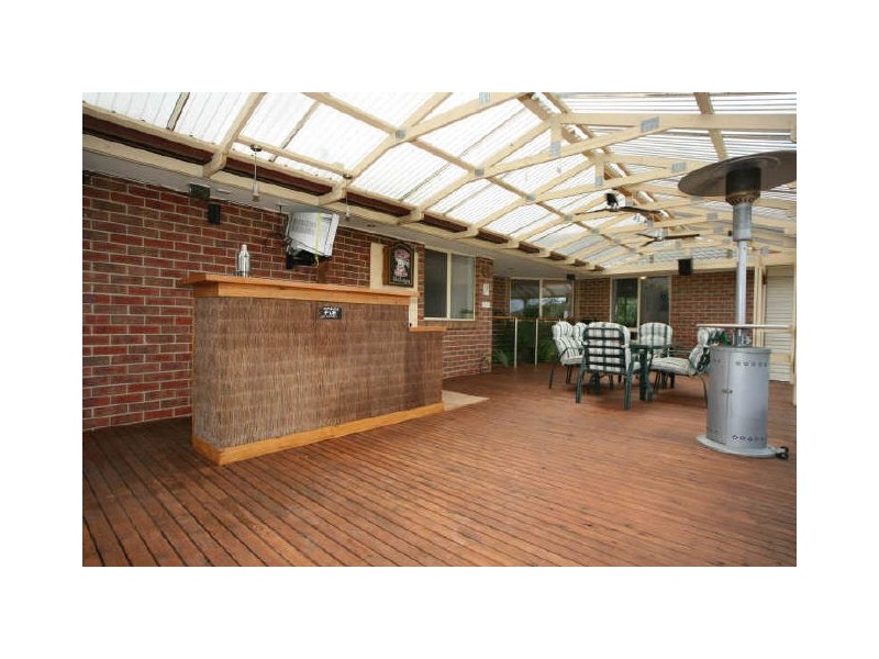 9 Stradbroke Close, Berwick VIC 3806