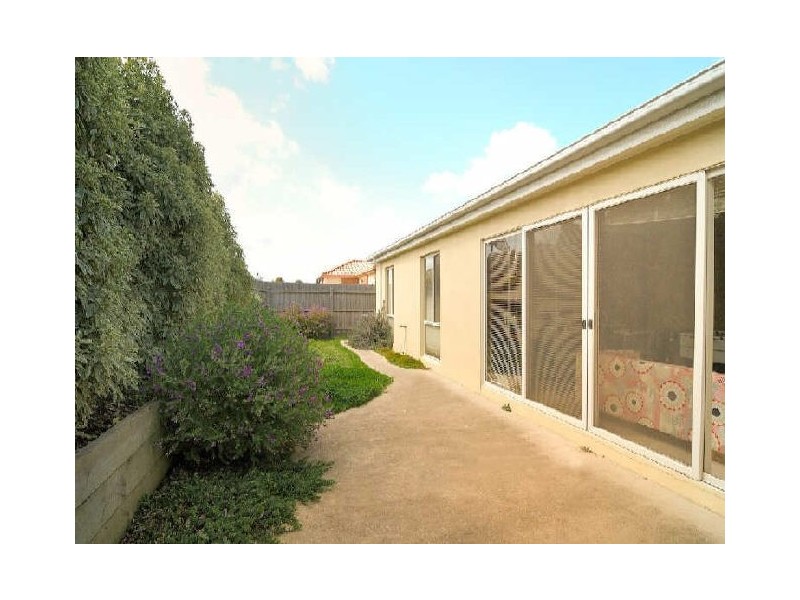 8 Sundial Court, Berwick VIC 3806