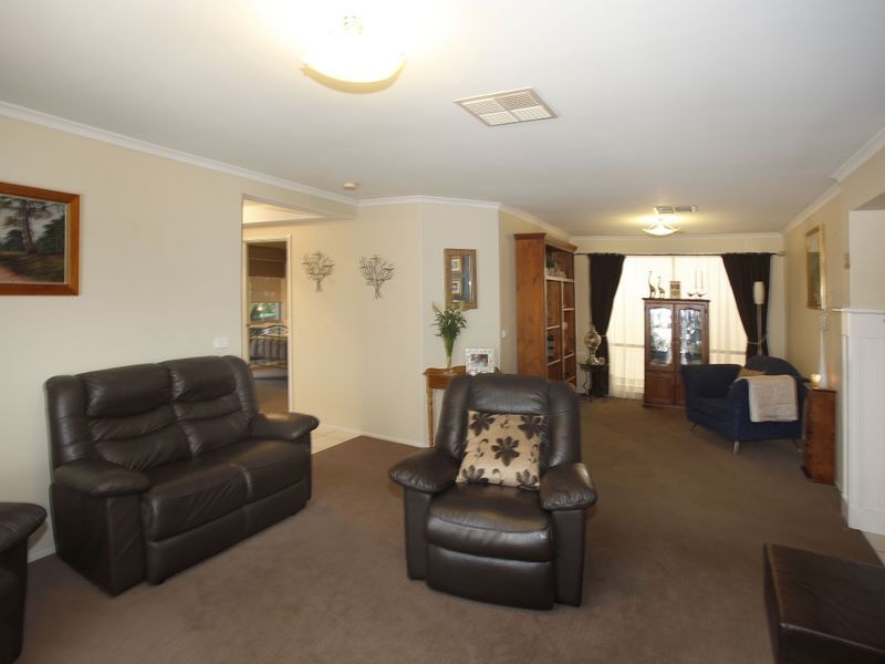 91 Melville Park Drive, Berwick VIC 3806