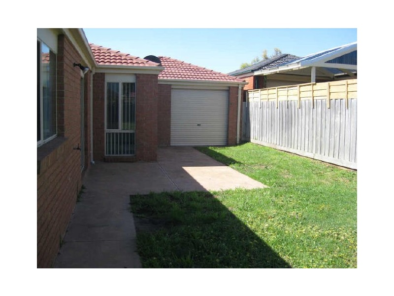 15 Jasa Crescent, Cranbourne VIC 3977