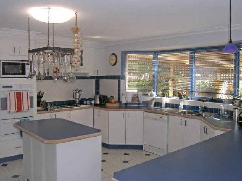 6 Valley View Crescent, Berwick VIC 3806