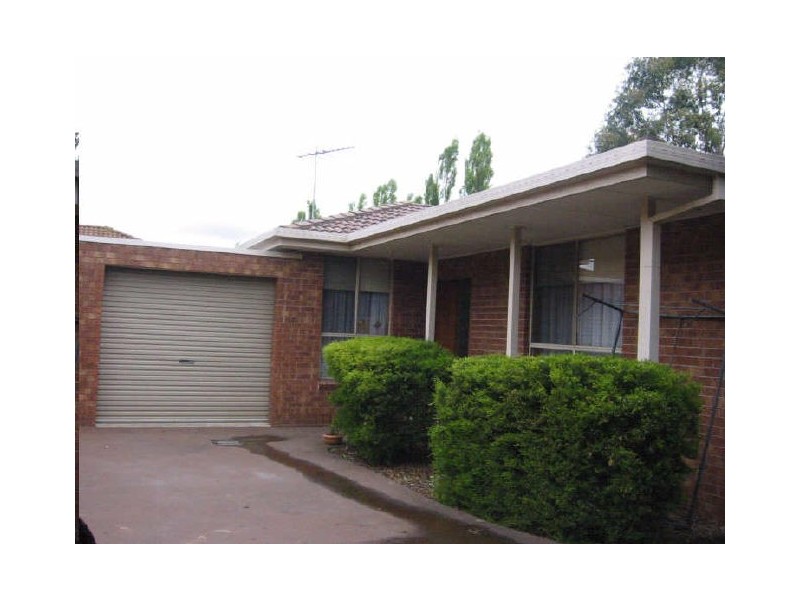 2/12 Maryn Close, Berwick VIC 3806