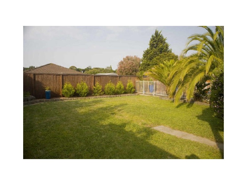 2 Earlston Square, Berwick VIC 3806