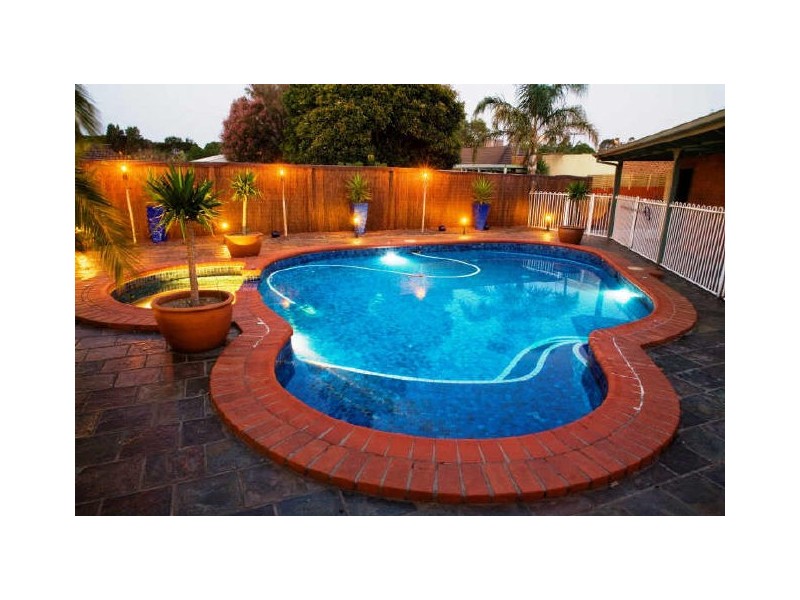 2 Earlston Square, Berwick VIC 3806