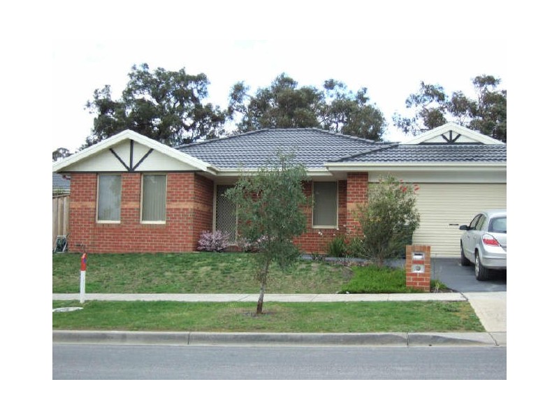 2/1 Gum Nut Drive, Langwarrin VIC 3910