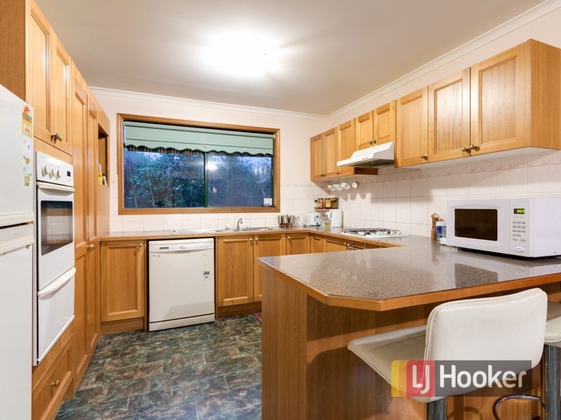 11 Ashton Rise, Narre Warren South VIC 3805