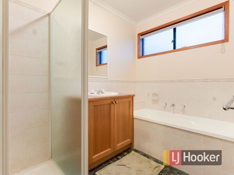 11 Ashton Rise, Narre Warren South VIC 3805