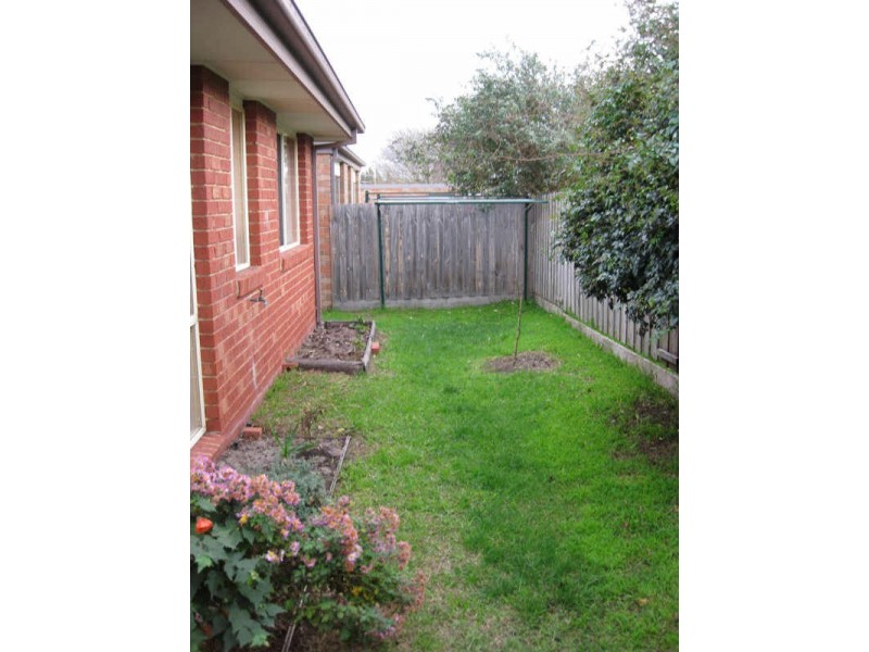 4/18 Huntingtower Crescent, Langwarrin VIC 3910