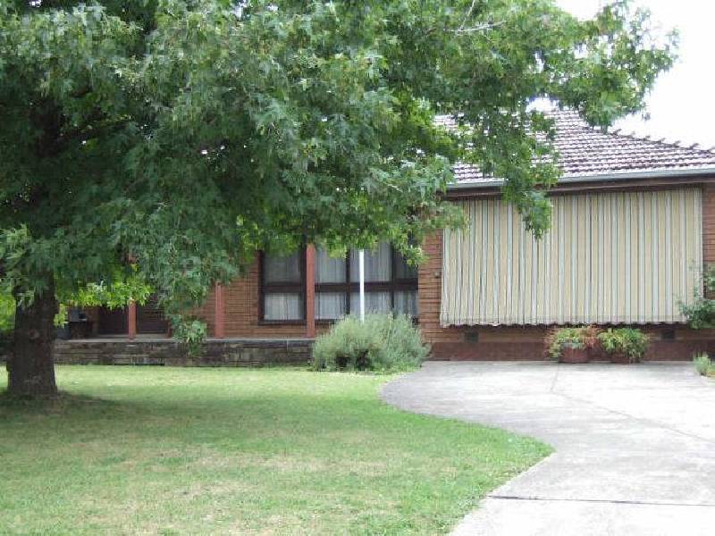 14 Roundhay Court, Berwick VIC 3806