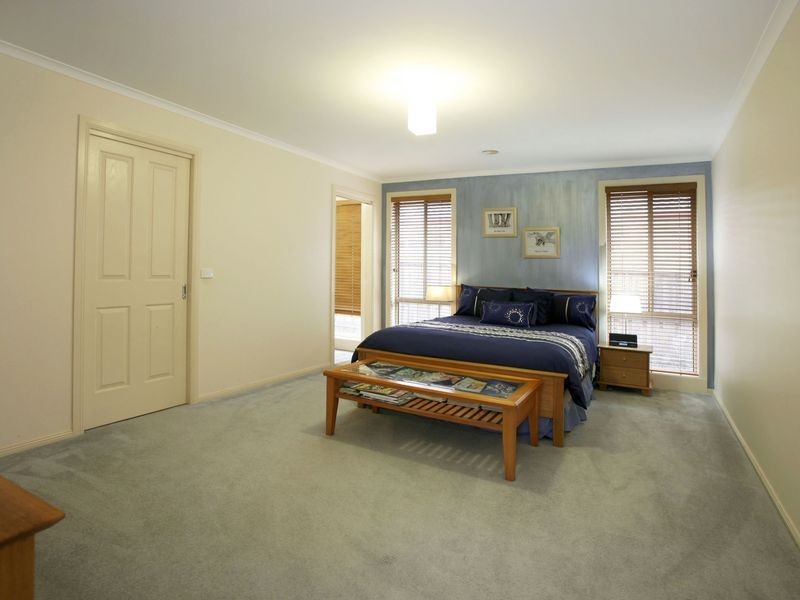 32 Parkwood Avenue, Narre Warren South VIC 3805