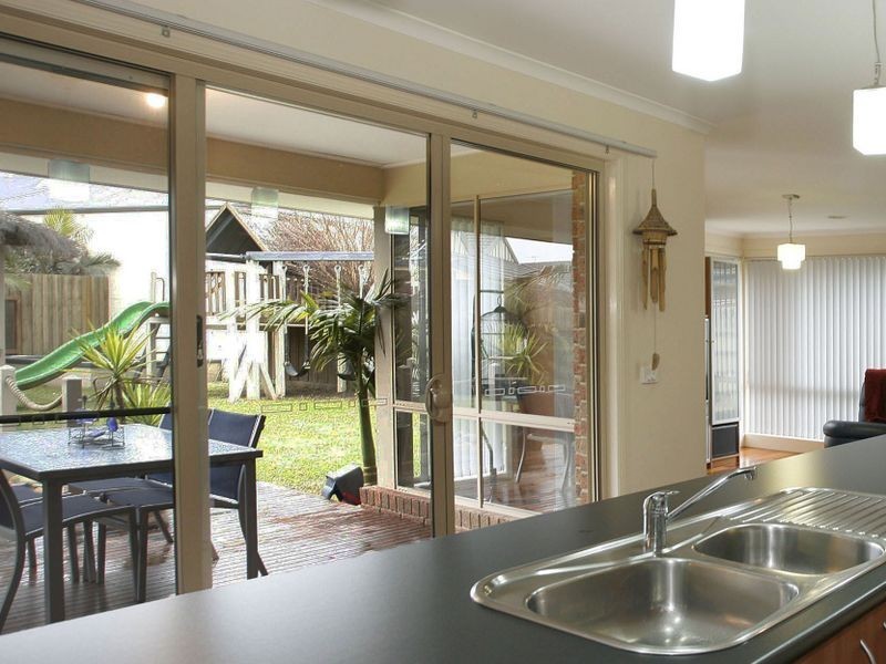 32 Parkwood Avenue, Narre Warren South VIC 3805