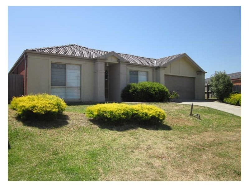 35 Pevensey Drive, Narre Warren South VIC 3805