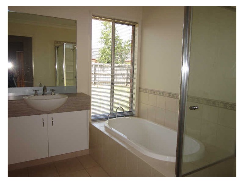 35 Pevensey Drive, Narre Warren South VIC 3805