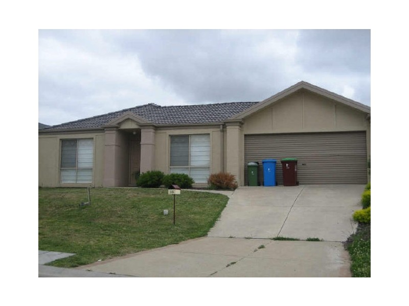 35 Pevensey Drive, Narre Warren South VIC 3805