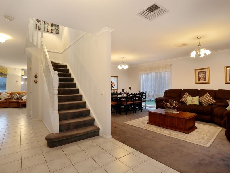 3 Wattle Grove, Narre Warren South VIC 3805