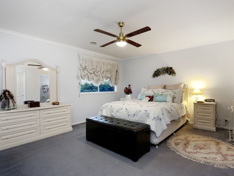 3 Wattle Grove, Narre Warren South VIC 3805