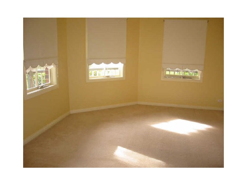 10 Manuka Road, Berwick VIC 3806