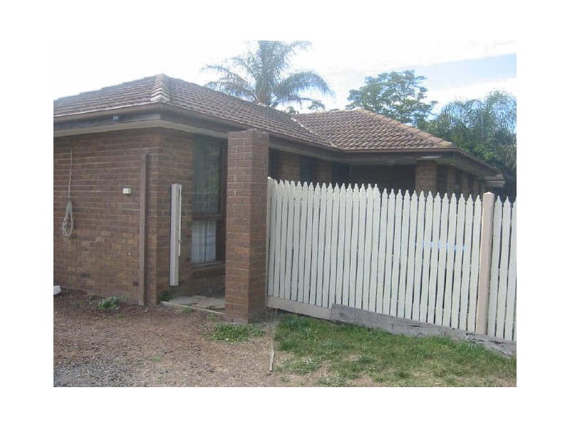 4 Ambleside Crescent, Berwick VIC 3806