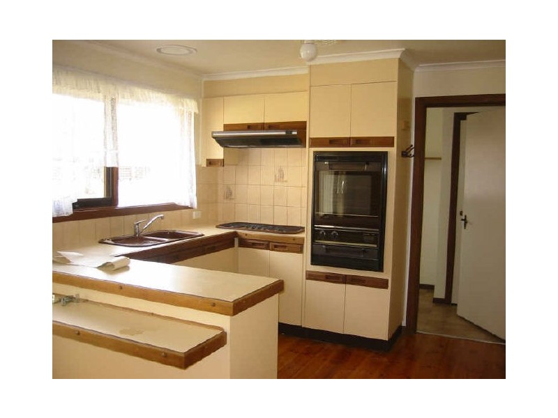 4 Ambleside Crescent, Berwick VIC 3806