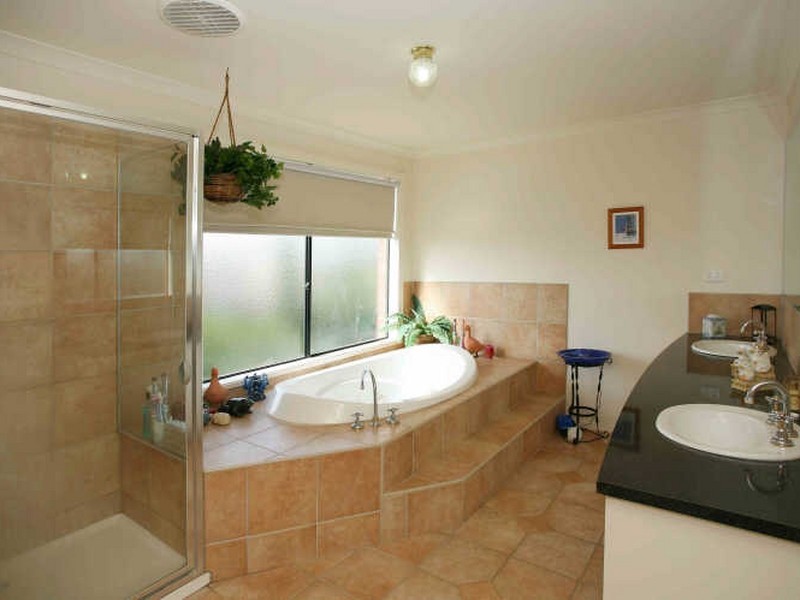 6 Bonny Court, Narre Warren South VIC 3805