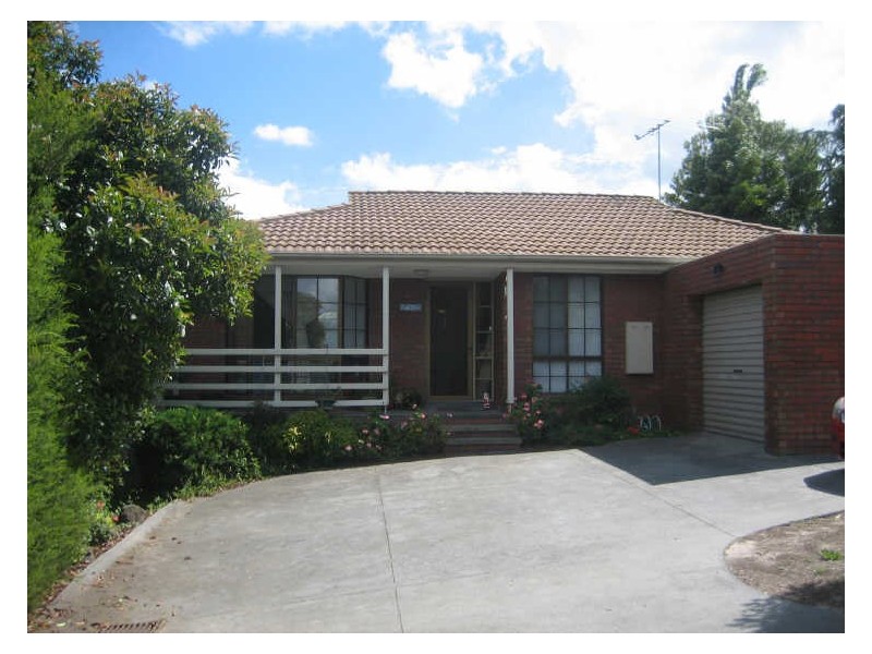 2/15 Maryn Close, Berwick VIC 3806