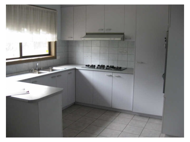 2/15 Maryn Close, Berwick VIC 3806