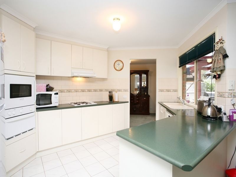 6 Golden Leaf Avenue, Narre Warren South VIC 3805