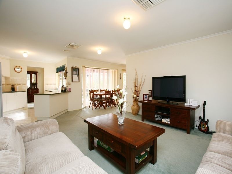 6 Golden Leaf Avenue, Narre Warren South VIC 3805