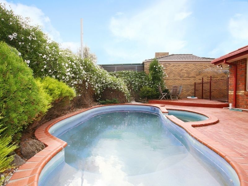 6 Golden Leaf Avenue, Narre Warren South VIC 3805