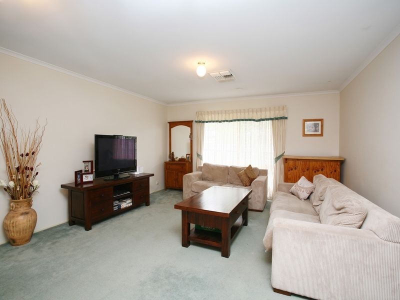 6 Golden Leaf Avenue, Narre Warren South VIC 3805