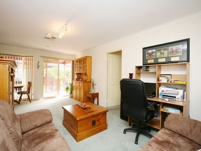 6 Golden Leaf Avenue, Narre Warren South VIC 3805