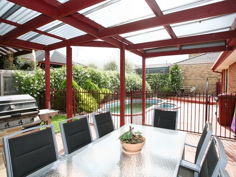 6 Golden Leaf Avenue, Narre Warren South VIC 3805