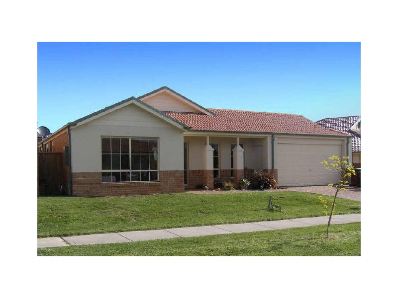27 Kingston Avenue, Narre Warren South VIC 3805