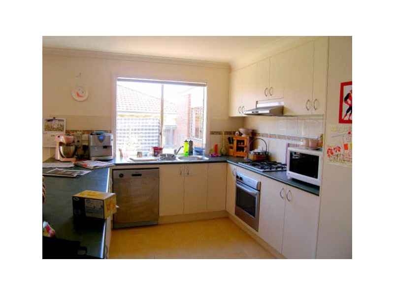 27 Kingston Avenue, Narre Warren South VIC 3805