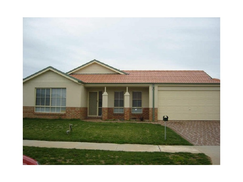 27 Kingston Avenue, Narre Warren South VIC 3805