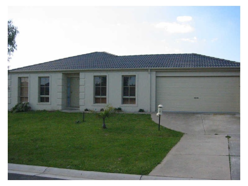 10 Regent Close, Berwick VIC 3806
