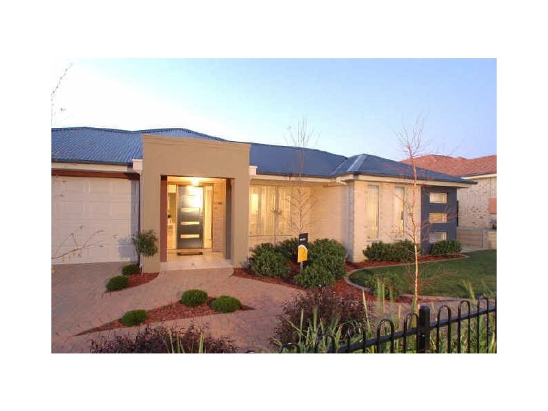 6 Cedarwood Crescent, Berwick VIC 3806