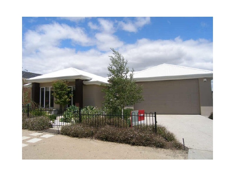 7 Cedarwood Crescent, Berwick VIC 3806